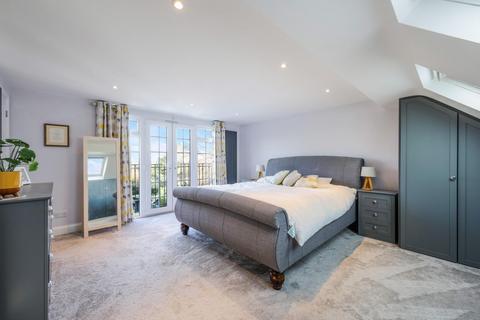 21 Roundwood View, Banstead, SM7 1EQ