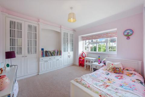 21 Roundwood View, Banstead, SM7 1EQ