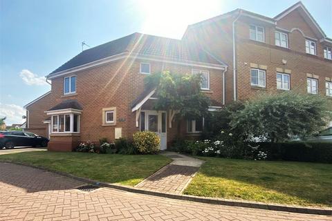 3 bedroom end of terrace house for sale - Barberry Court, Brough