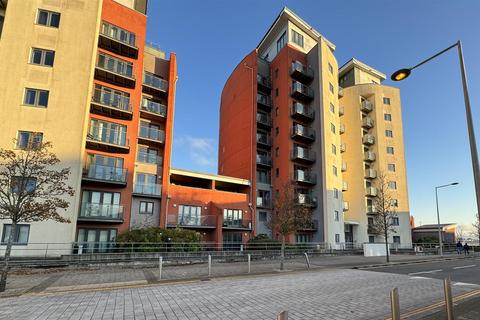 1 bedroom flat for sale, South Quay, Kings Road, Swansea