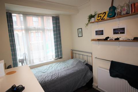 3 bedroom terraced house to rent - *£105pppw Excluding Bills* Midland Avenue, Lenton, NG7 2FD