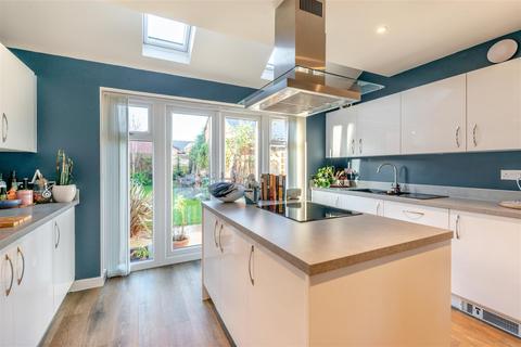 2 Freer Drive, Uppingham, Oakham, LE15 9EF