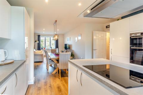 2 Freer Drive, Uppingham, Oakham, LE15 9EF