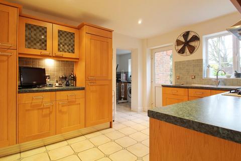 4 bedroom detached house for sale, Bramley Close, Shefford SG17