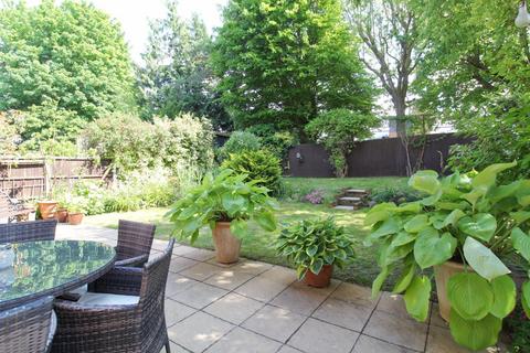 4 Bramley Close, Shefford, SG17 5BZ