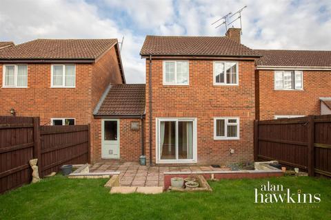 38 Bishopdale Close, Nine Elms, Swindon, SN5 5UJ