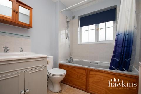 38 Bishopdale Close, Nine Elms, Swindon, SN5 5UJ