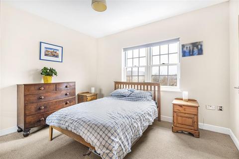 2 bedroom flat for sale, Blackwell Close, London