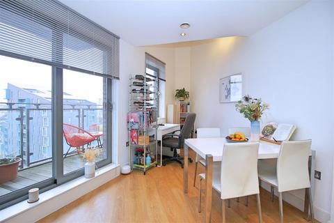 2 bedroom flat for sale - Echo Central Two, Cross Green Lane