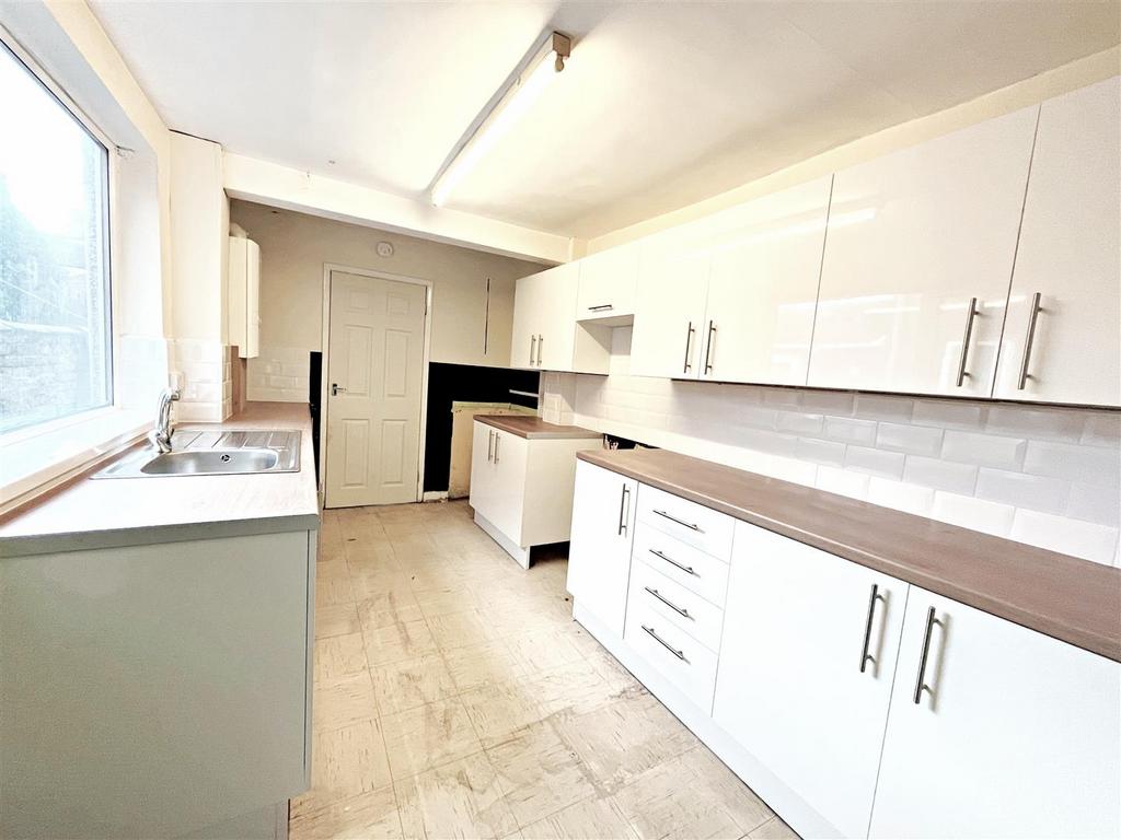 Donnington Street, Grimsby, N.E. Lincs 3 bed terraced house £79,950