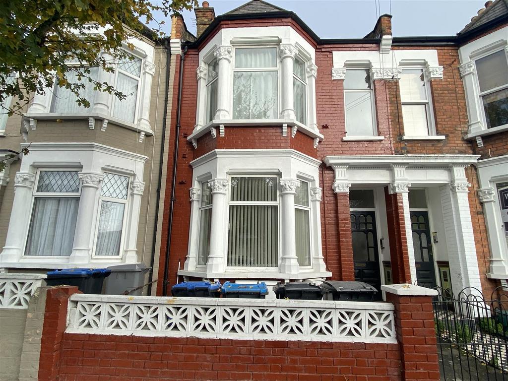 Buchanan Gardens, Kensal Rise 2 bed flat £1,600 pcm (£369 pw)