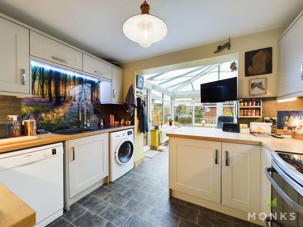 Kitchen 1.jpg