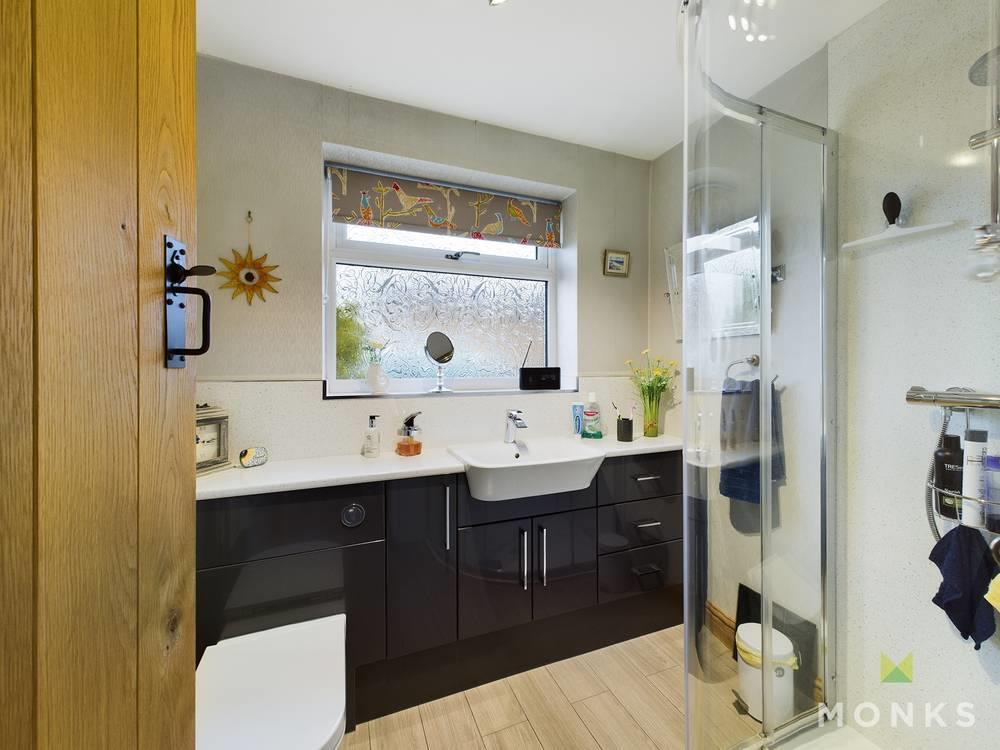 Shower Room.jpg