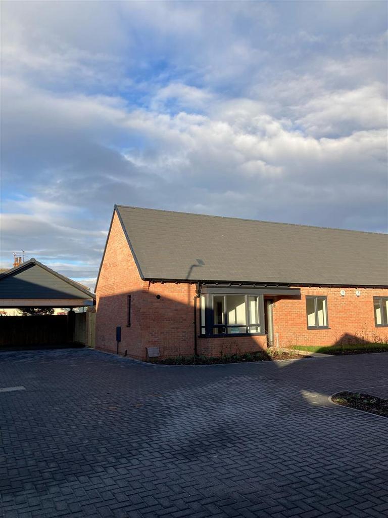 The Avenues, Lord Hawke Way, Newark 2 bed semidetached bungalow for sale £239,995