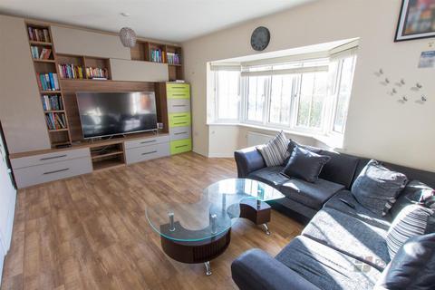 3 bedroom end of terrace house for sale, Kings Head Court, Burgess Hill