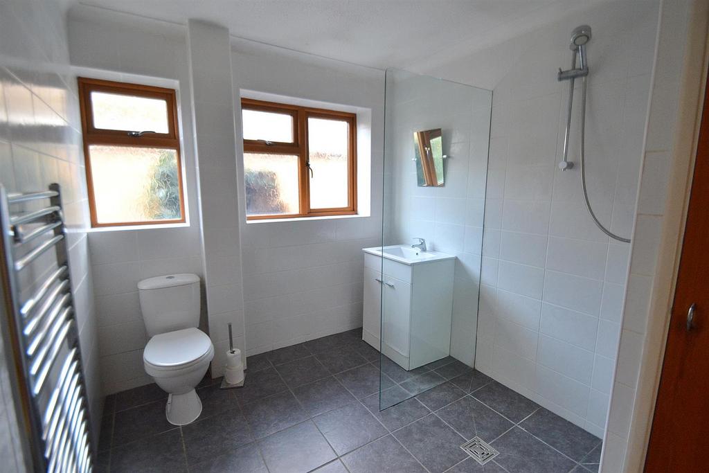 1 harmersbathroom.jpg