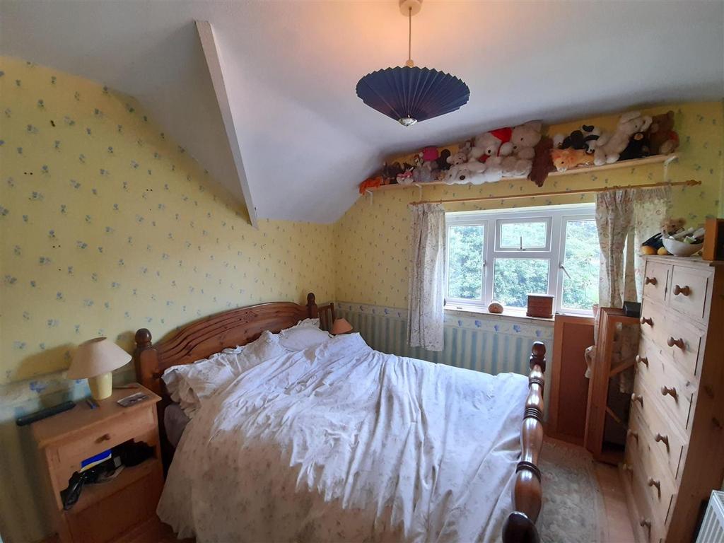 Bedroom 2a.jpg