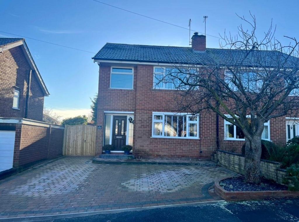 Springcroft, Blythe Bridge, StokeOnTrent 3 bed semidetached house