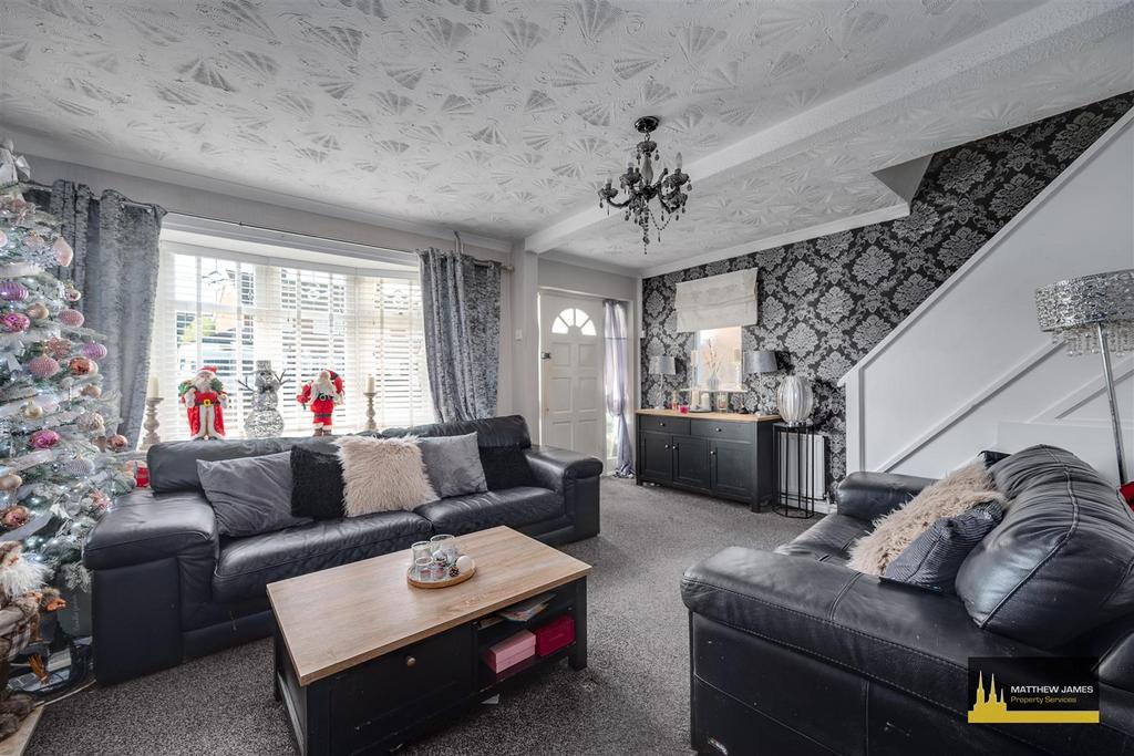 128 Yewdale Crescent-10.jpg