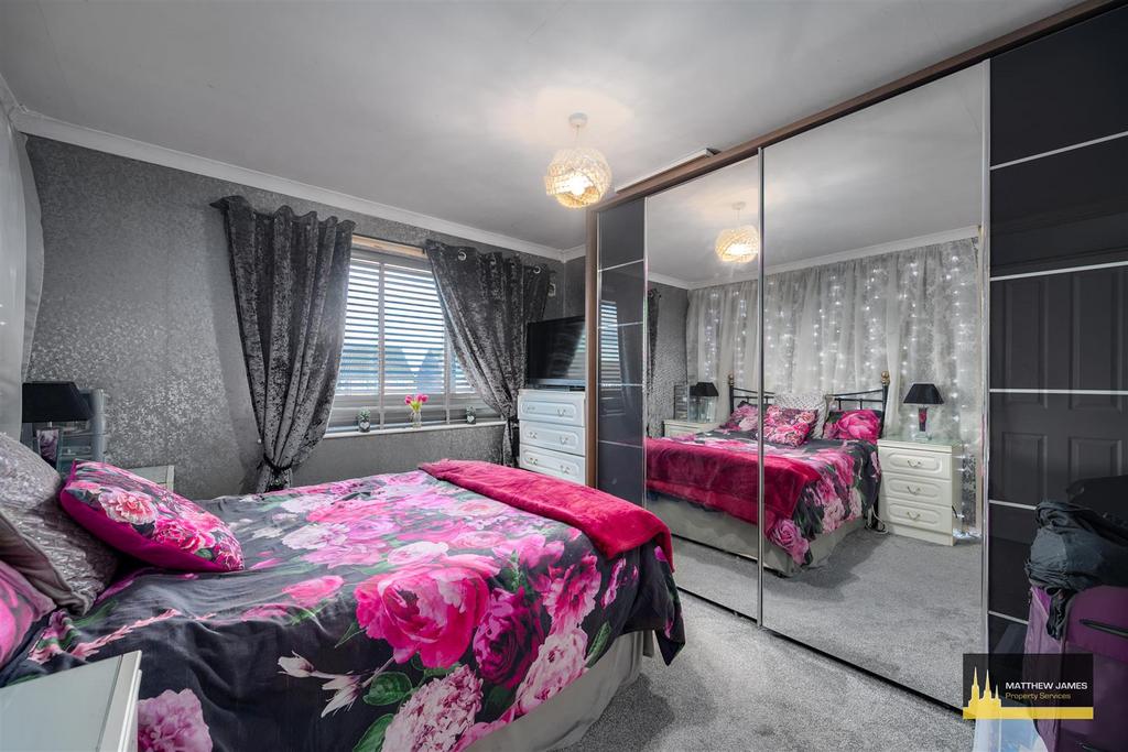 128 Yewdale Crescent-17.jpg