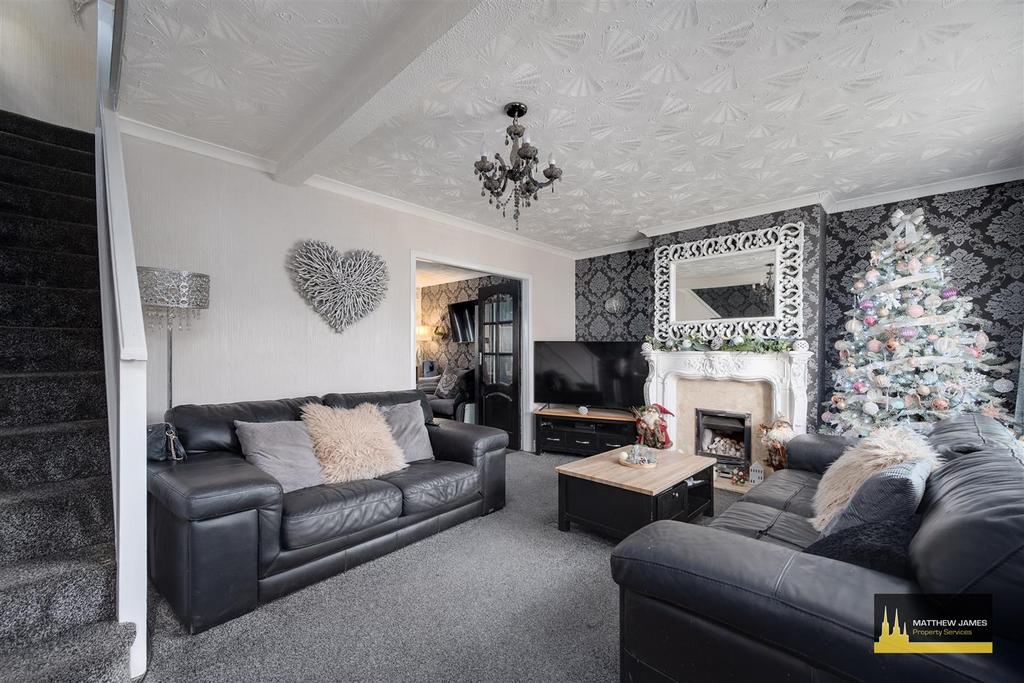 128 Yewdale Crescent-8.jpg