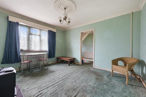 190 Hook Road, Epsom, KT19 8UB