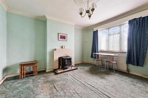 190 Hook Road, Epsom, KT19 8UB