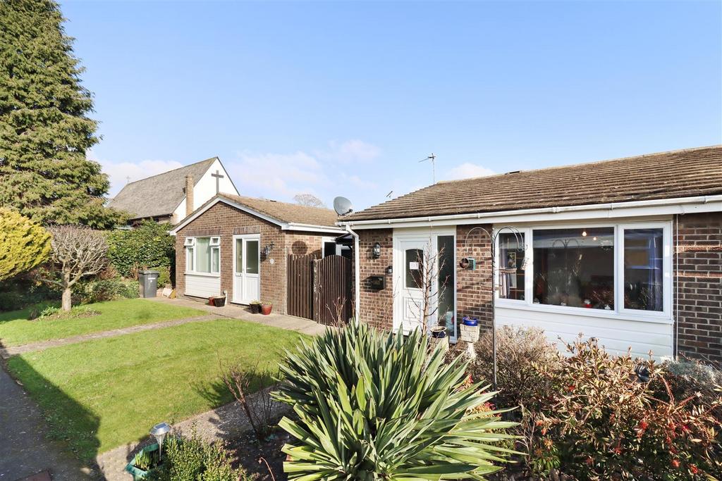 Old Orchard Place, Hailsham 2 bed semidetached bungalow for sale £