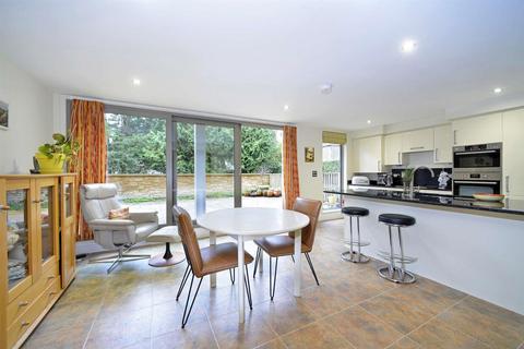 2 bedroom apartment for sale, Hitherbury Close, Guildford