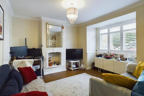 30 School Road, East Molesey, KT8 0DN