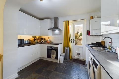 30 School Road, East Molesey, KT8 0DN