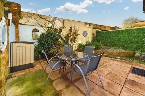 30 School Road, East Molesey, KT8 0DN