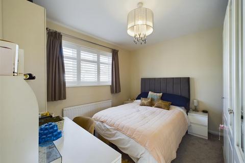 30 School Road, East Molesey, KT8 0DN