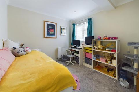 30 School Road, East Molesey, KT8 0DN