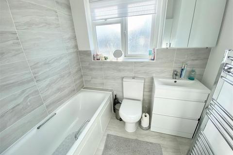 30 School Road, East Molesey, KT8 0DN