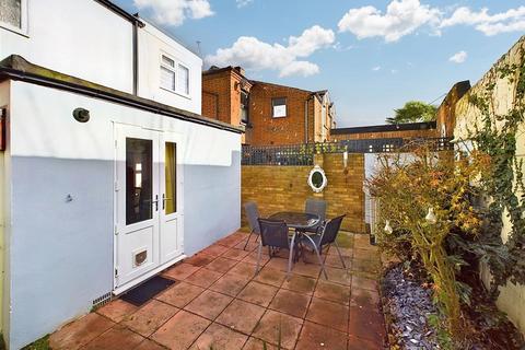 30 School Road, East Molesey, KT8 0DN