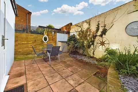 30 School Road, East Molesey, KT8 0DN