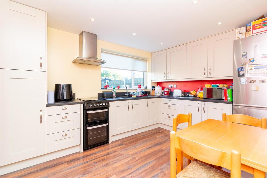 Summerwood Lane, Clifton, Nottingham 3 bed terraced house for sale £