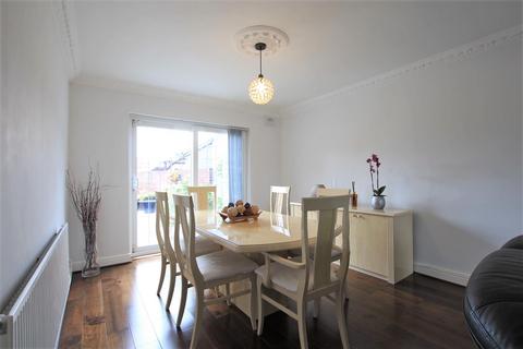 4 bedroom end of terrace house for sale - Byron Avenue, Cranford TW4