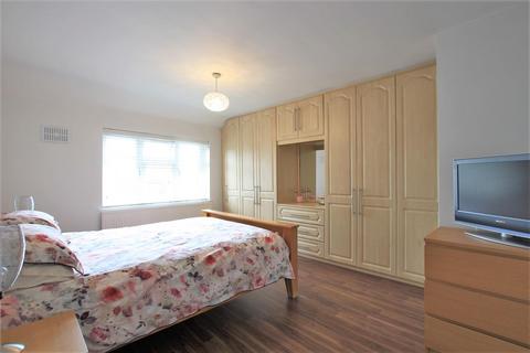 4 bedroom end of terrace house for sale, Byron Avenue, Cranford TW4
