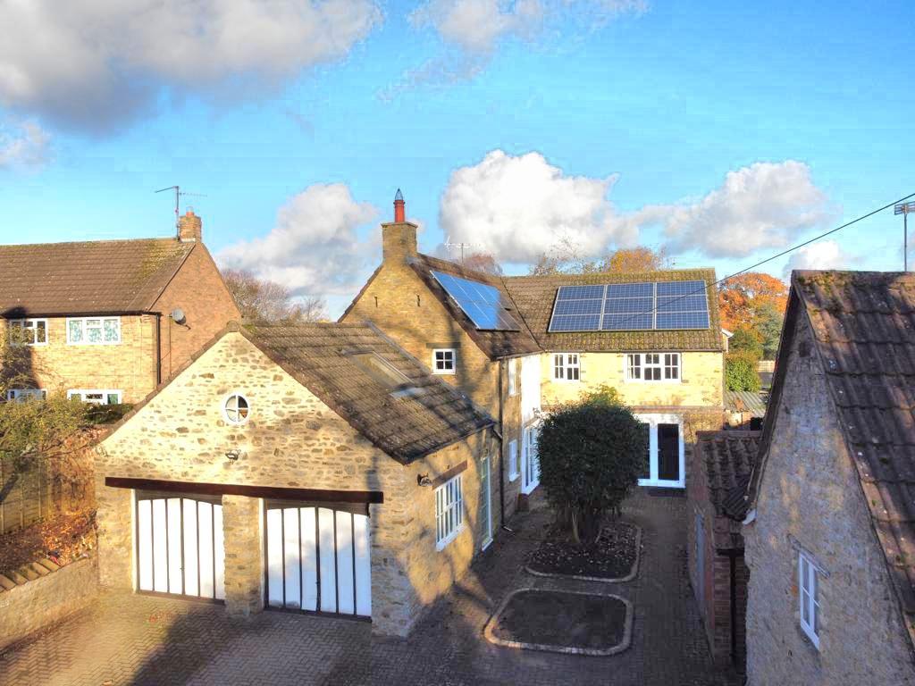 Church Lane, Great Doddington, Northamptonshire NN29 4 bed cottage for