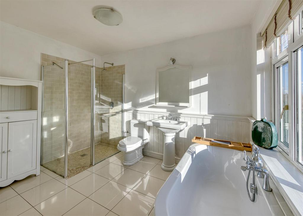 Upper Whittimere Farmhouse-bed1 ensuite1.jpg
