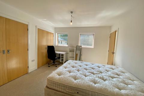 4 bedroom property to rent - St Martins Court