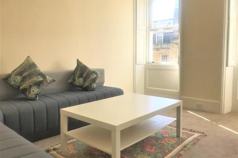 4 bedroom property to rent - Russell Street