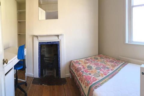 5 bedroom house to rent - St Georges Place