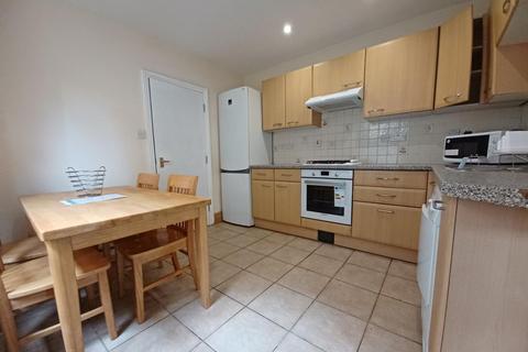 4 bedroom house to rent - Crescent Gardens