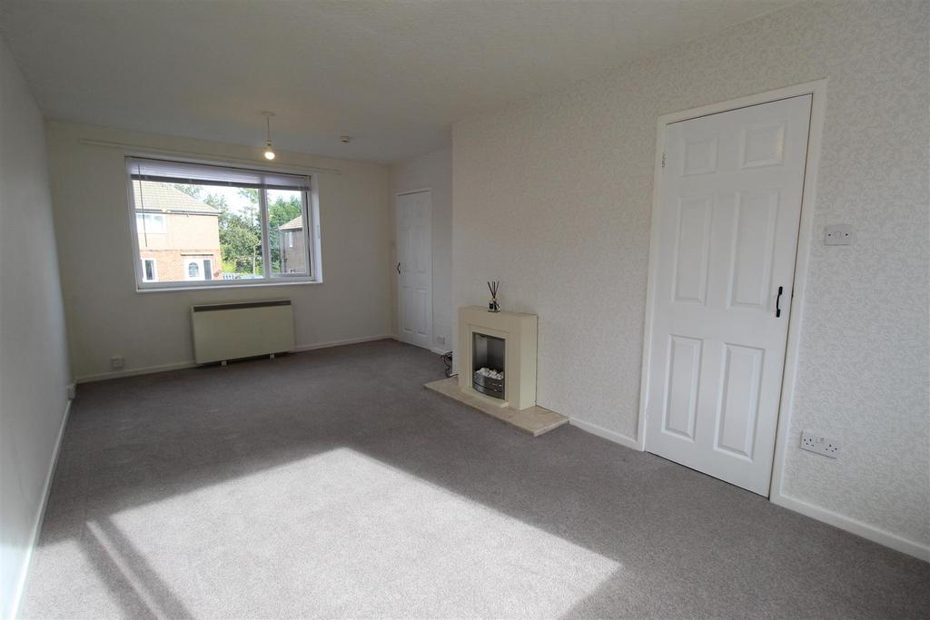 Pontey Mount, Huddersfield 2 bed semi-detached house - £725 pcm (£167 pw)