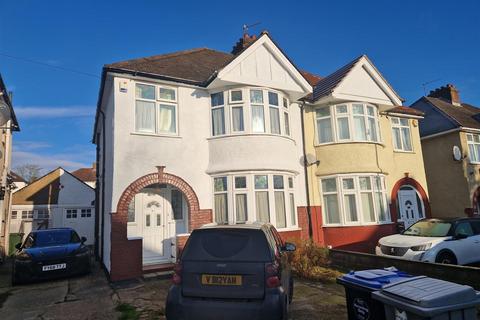 4 bedroom semi-detached house to rent, Deanscroft Avenue, NW9