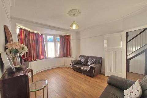 4 bedroom semi-detached house to rent, Deanscroft Avenue, NW9