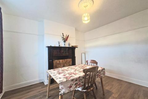 4 bedroom semi-detached house to rent, Deanscroft Avenue, NW9